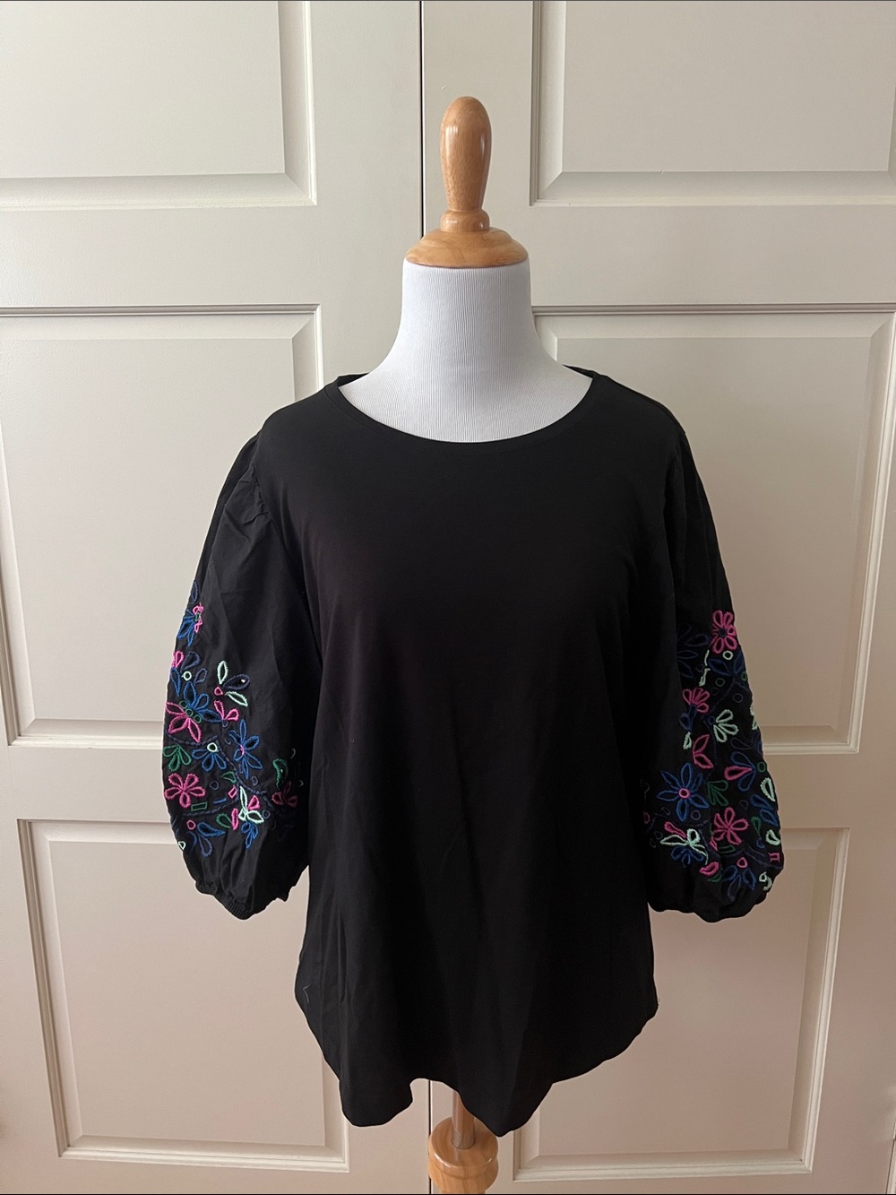 Chico's size 2/ US L Black Puff Sleeve Eyelet cotton blouse